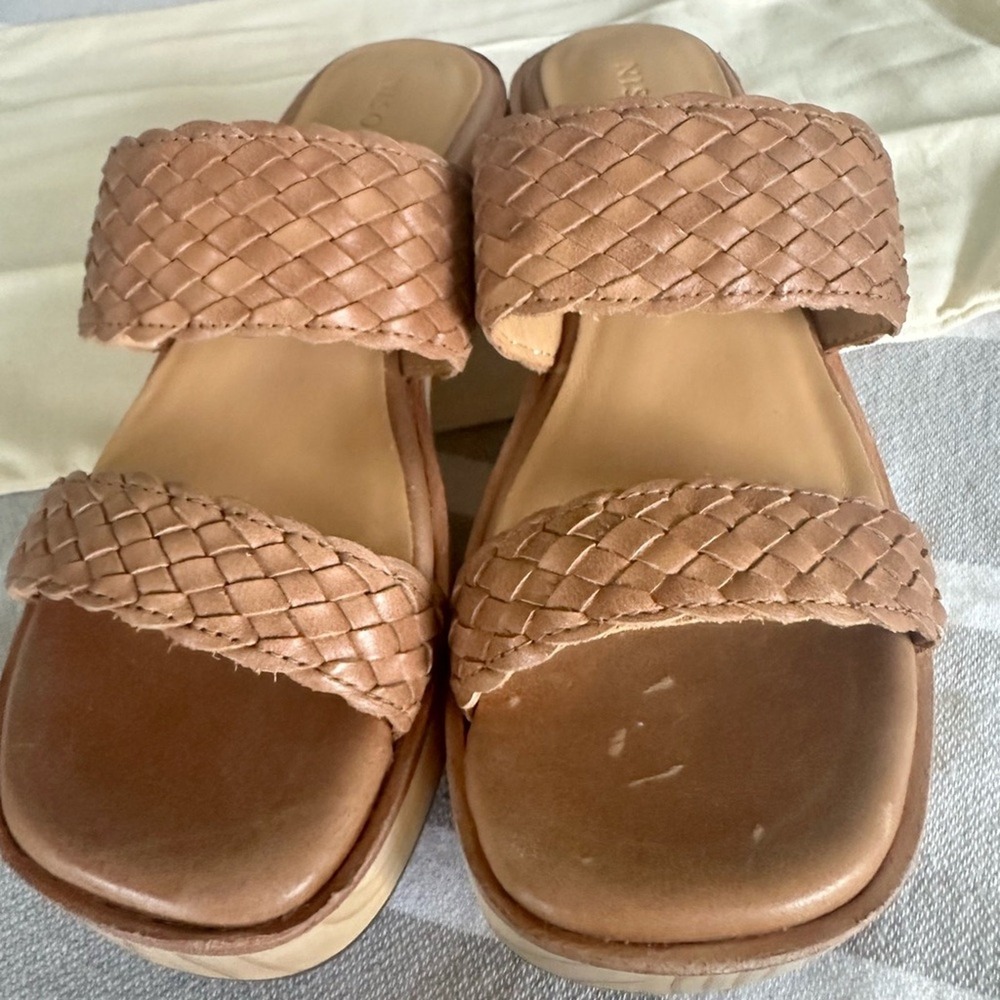 Nisolo Ellie 100% Leather all day woven clog sandal size 5 color almond - Picture 4 of 8